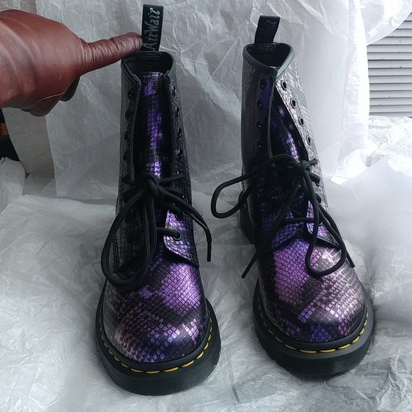 Dr. Martens 1460 Snakeskin emboss lace up boots - Picture 5 of 12